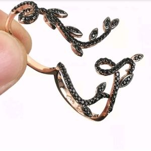 Dual finger floral open cuff with black onyx